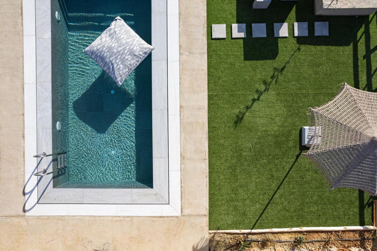 Carob Villas, An Eco-Friendly Hideaway シッシ エクステリア 写真