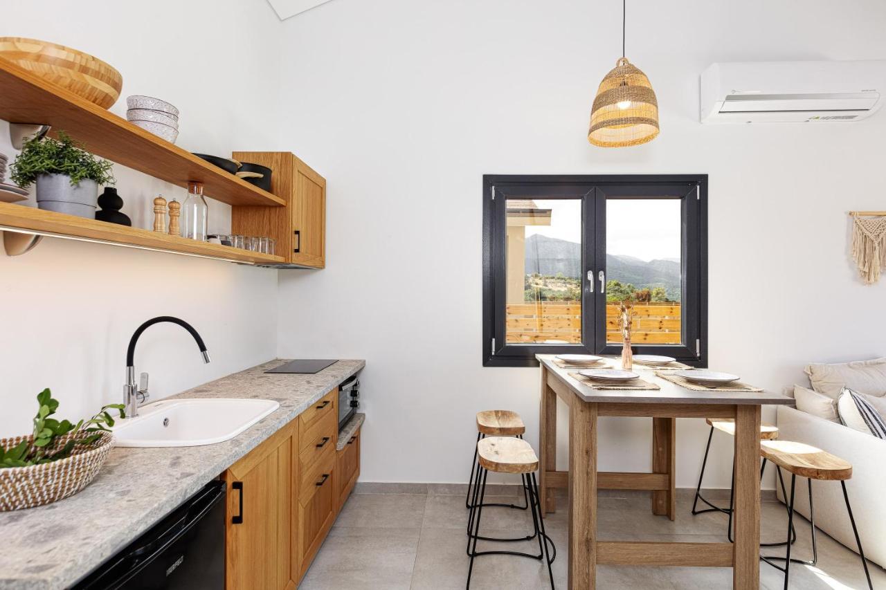 Carob Villas, An Eco-Friendly Hideaway シッシ エクステリア 写真